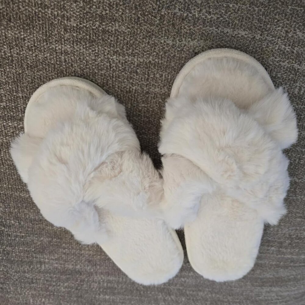🆕Women's White Fuzzy Slippers Cross Band Memory Foam Faux-fur Open Toe Shoes - Picture 2 of 13